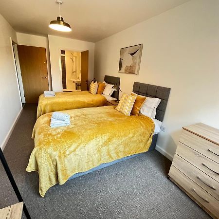 2 Bedroom, 2 Bathroom Modern Apartment Close To Ocean Village, Free Parking, Single Or Double Beds Southampton Esterno foto