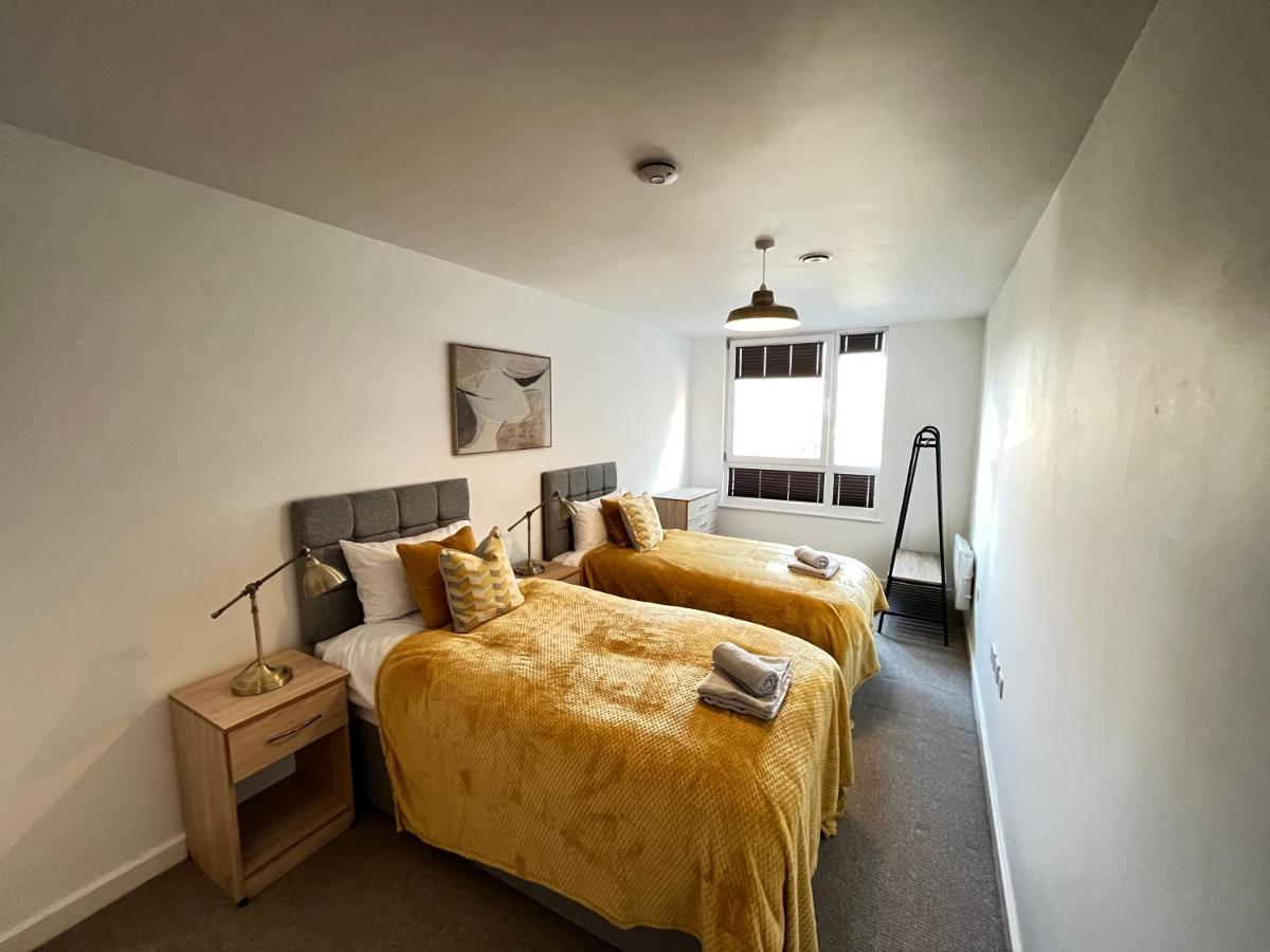 2 Bedroom, 2 Bathroom Modern Apartment Close To Ocean Village, Free Parking, Single Or Double Beds Southampton Esterno foto