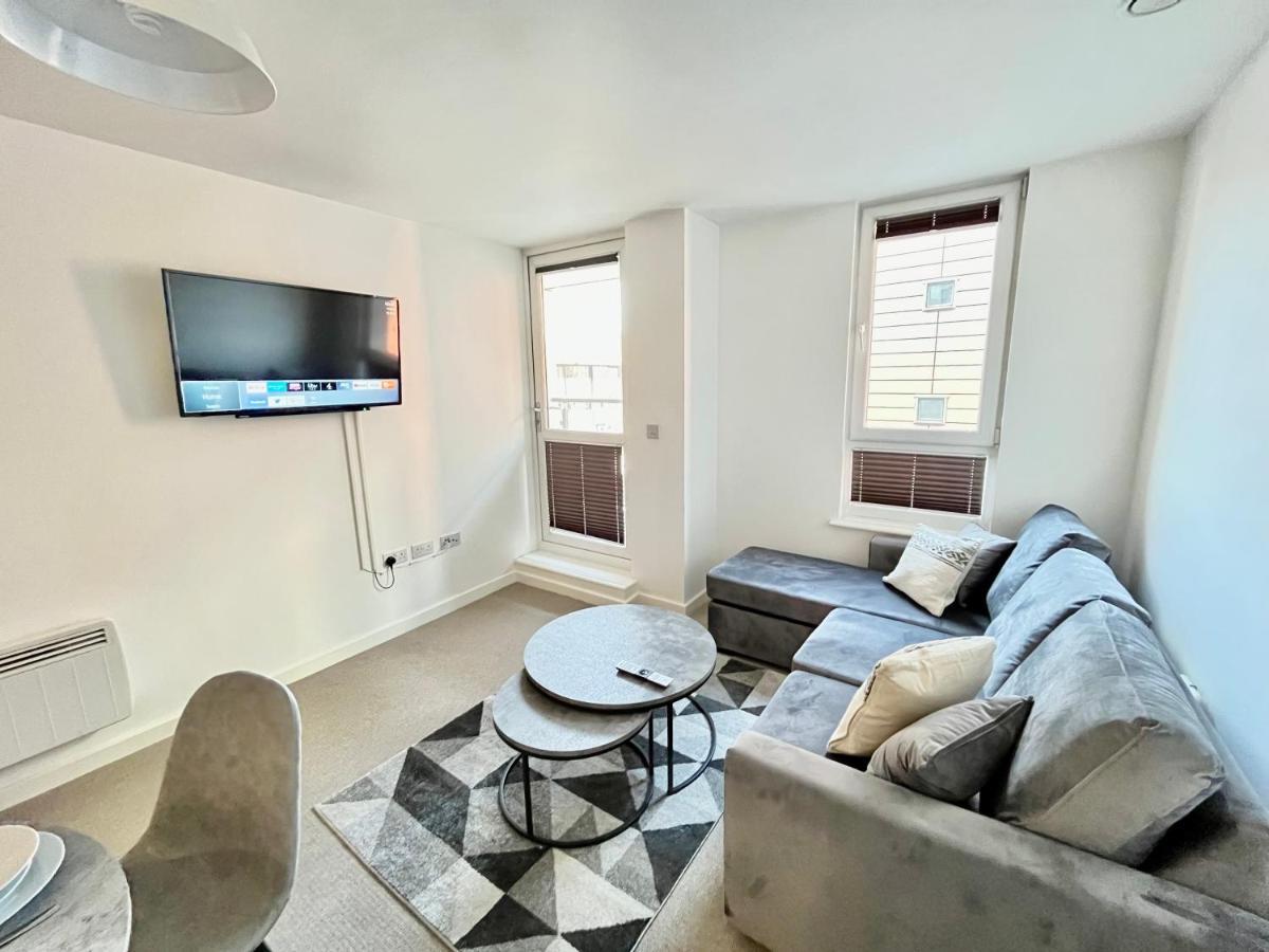 2 Bedroom, 2 Bathroom Modern Apartment Close To Ocean Village, Free Parking, Single Or Double Beds Southampton Esterno foto